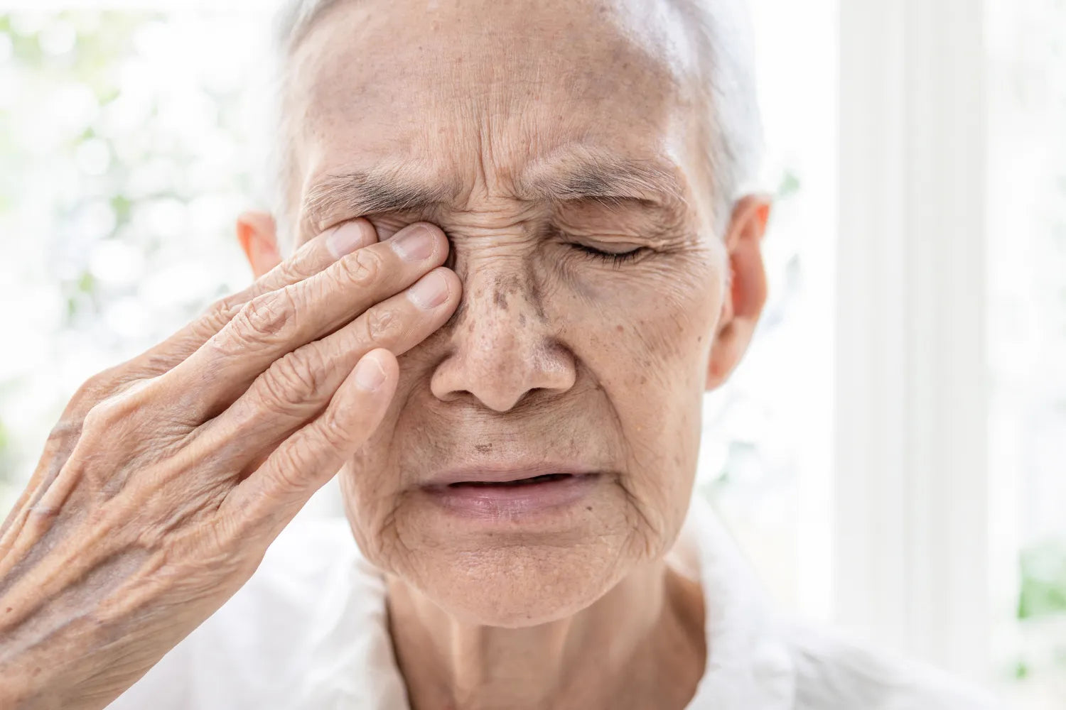The Complete Guide: What Is Macular Degeneration