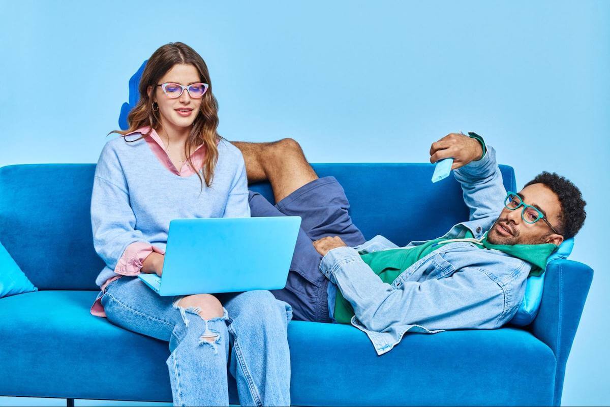 Popular glasses: couple sitting on a blue couch