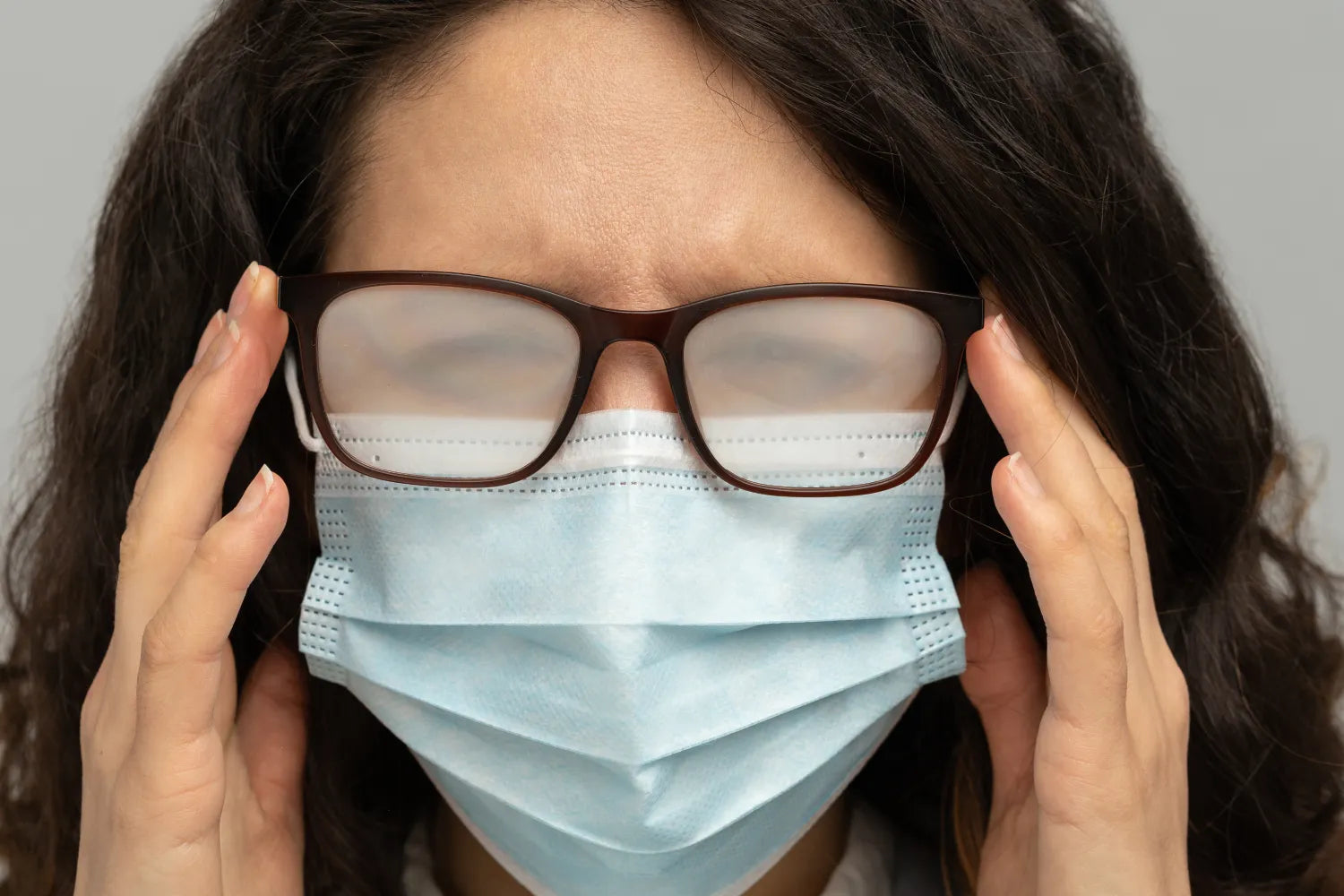 Beat Foggy Glasses: Tips To See Clearly With a Face Mask