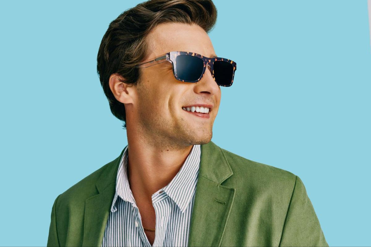 Stylish sunglasses for men: handsome man wearing a pair of sunglasses