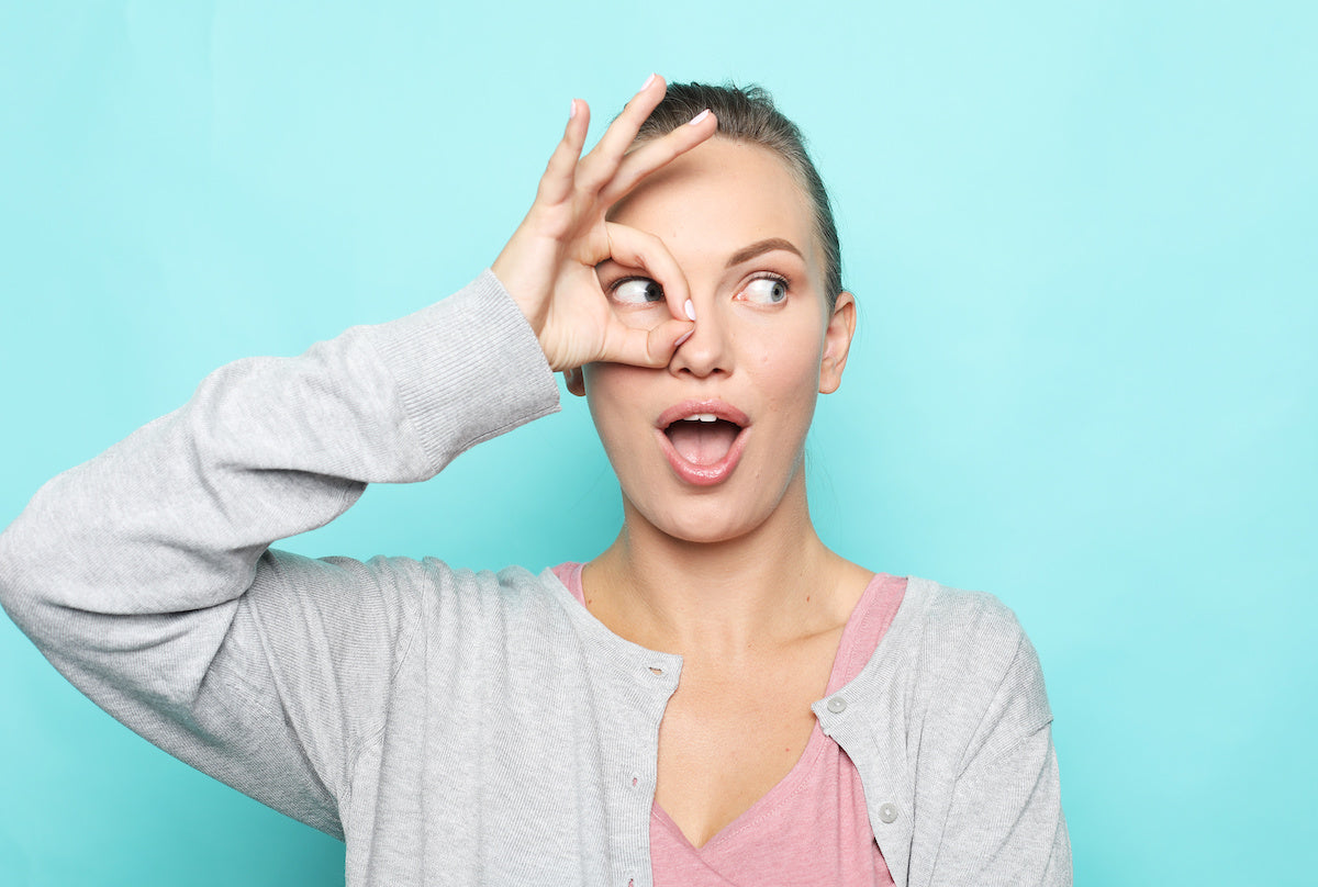 Dominant eye: woman doing the OK hand gesture over her right eye
