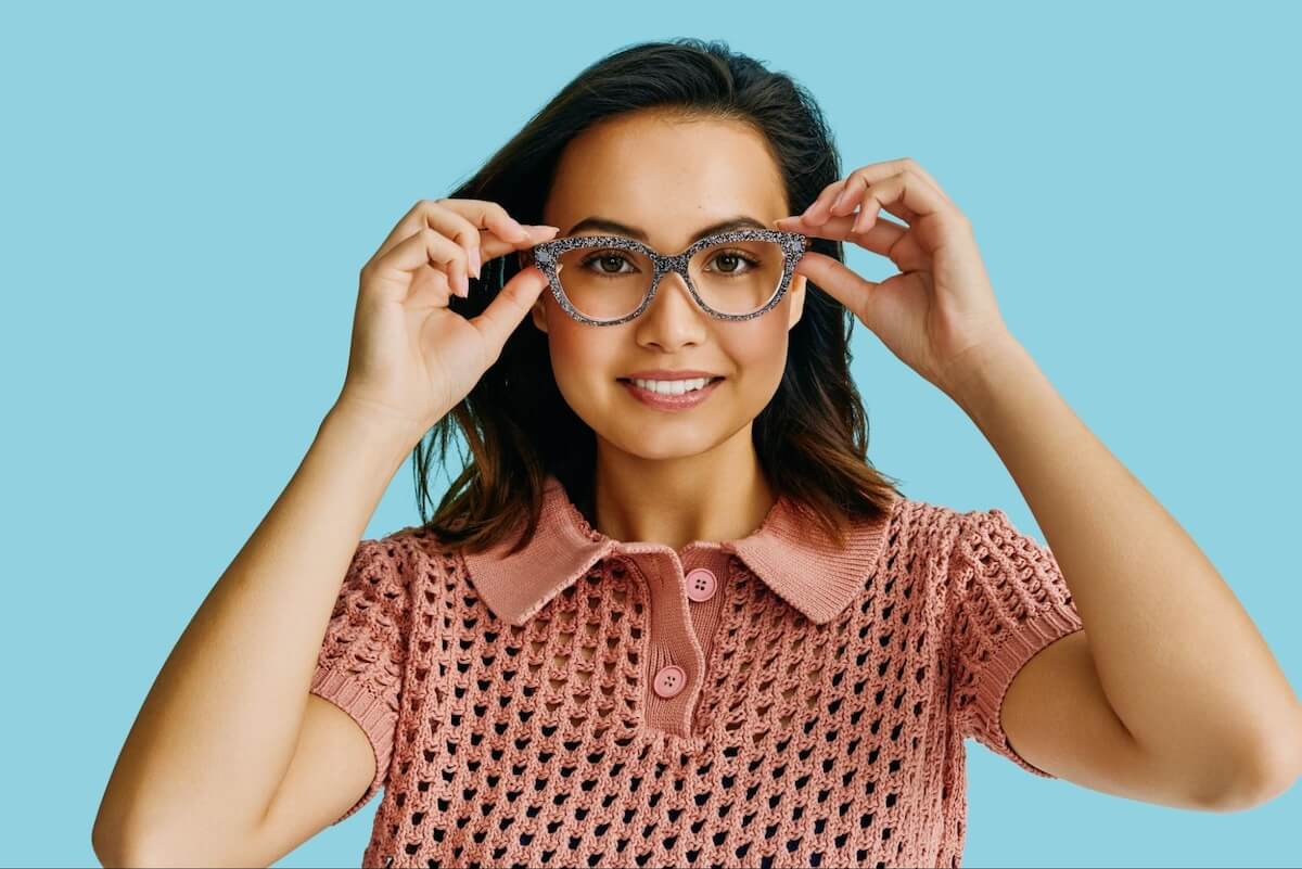 Woman wearing a pair of geometric glasses