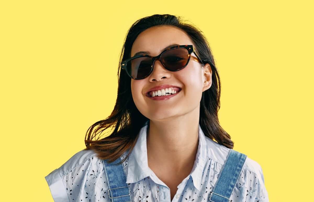Woman wearing a pair of photochromic glasses