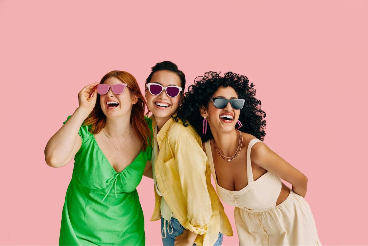 90s sunglasses: women wearing sunglasses