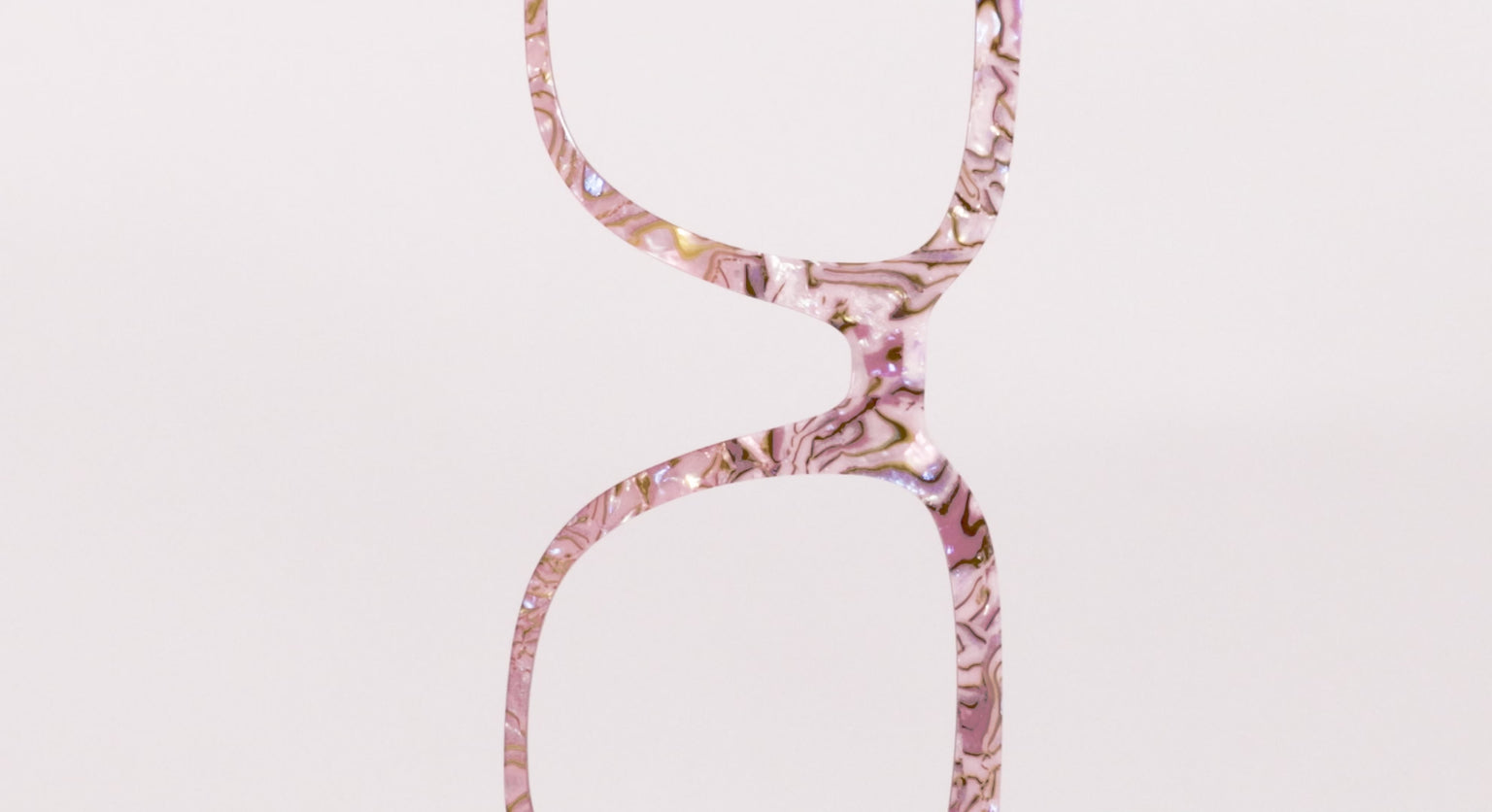 The Pink Conch Shell Pearl Crystal Split - LifeStyle Thumbnail Video1 - Pair Eyewear