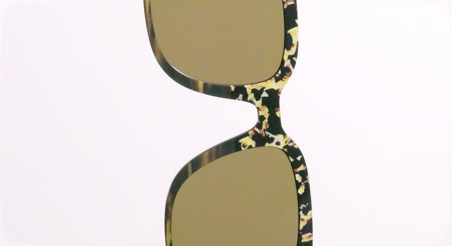 The Polarized Caramel Tortoise Horn Split Sun Top - LifeStyle Thumbnail Video1 - Pair Eyewear
