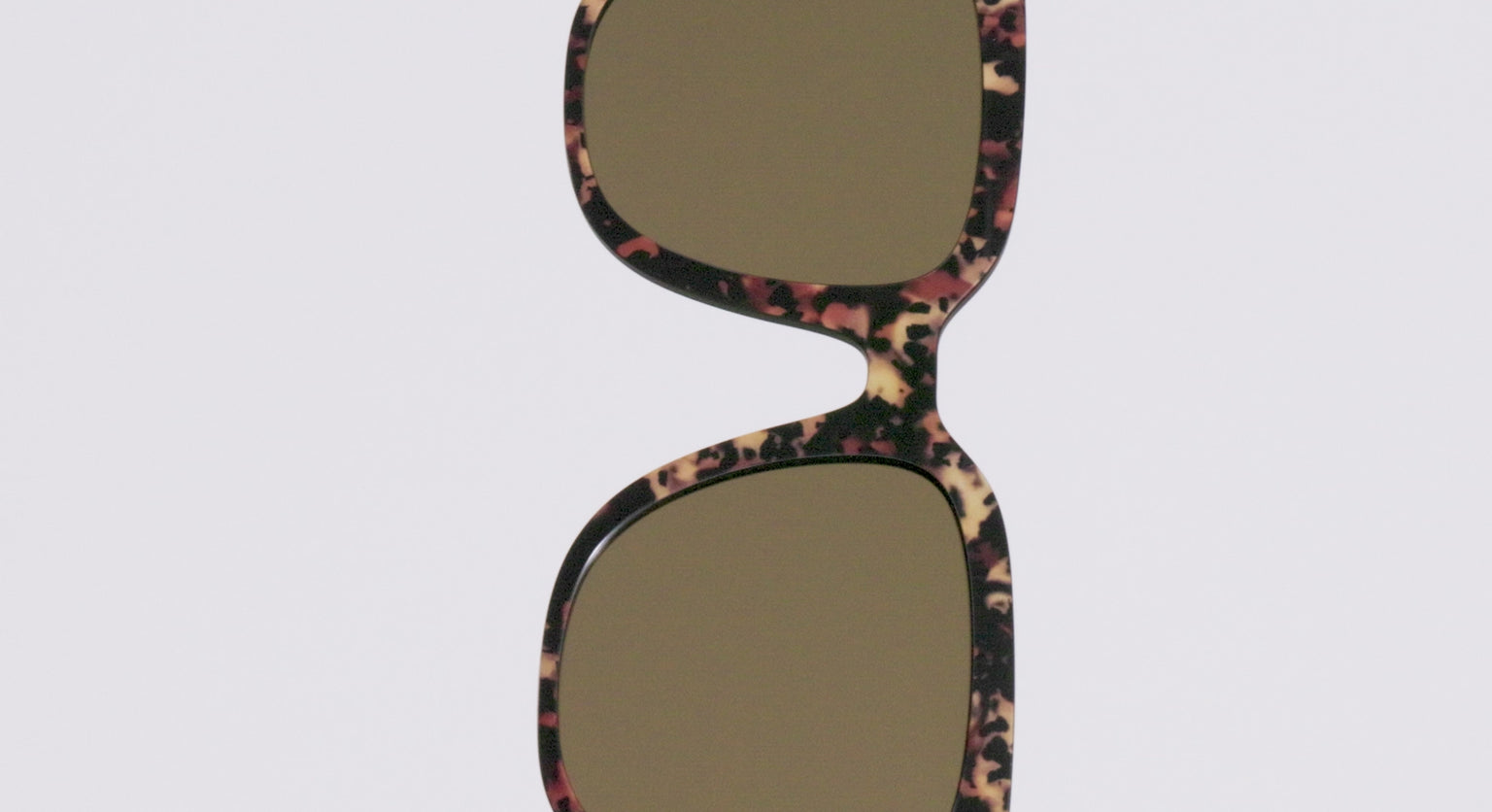 The Polarized Sienna Tortoise Sun Top - LifeStyle Thumbnail Video1 - Pair Eyewear