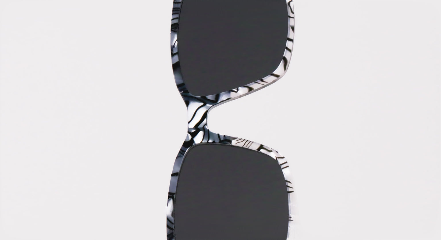 The Polarized Zebra Pearl Split Sun Top - LifeStyle Thumbnail Video1 - Pair Eyewear