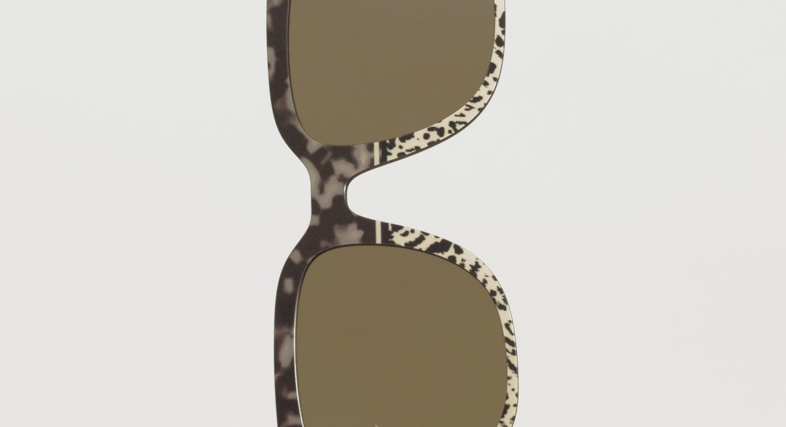 The Polarized Ink Blot Tortoise Split Sun Top - LifeStyle Thumbnail Video1 - Pair Eyewear