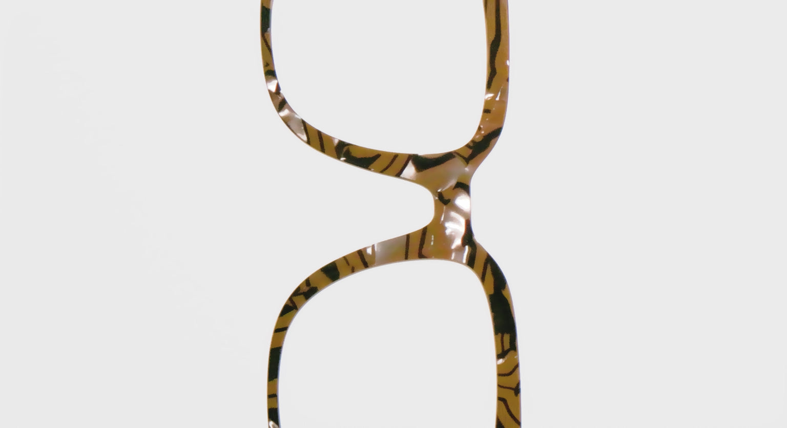 The Driftwood Pearl Marble - LifeStyle Thumbnail Video1 - Pair Eyewear